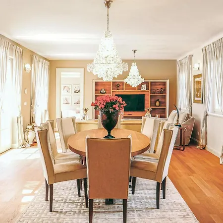 Stunning In Vabriga With Kitchen