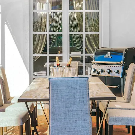 Stunning In Vabriga With Kitchen