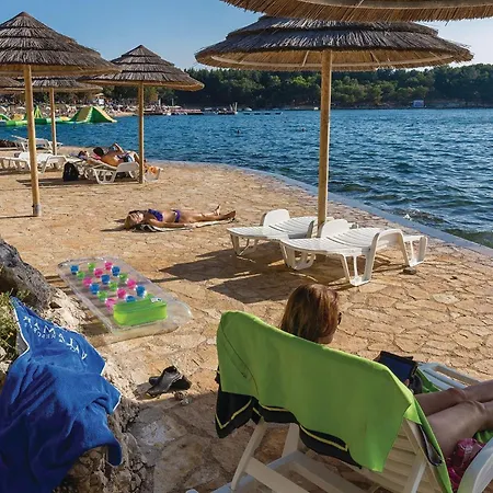 Awesome In Vabriga With Wifi Prázdninový dům