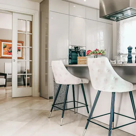 Stunning In Vabriga With Kitchen *