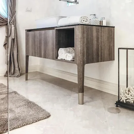 Stunning In Vabriga With Kitchen Дом отдыха